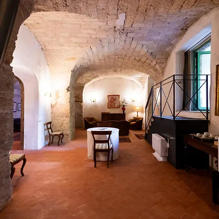 Principe Di Castelnuovo Historical לינה וארוחת בוקר