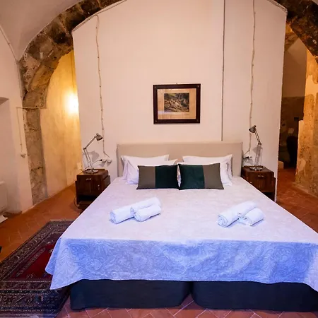 Principe Di Castelnuovo Historical לינה וארוחת בוקר