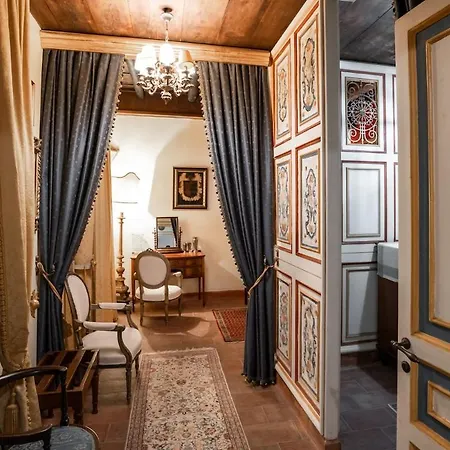 Principe Di Castelnuovo Historical לינה וארוחת בוקר 4*